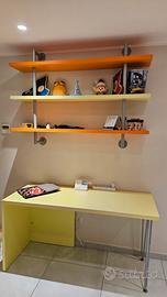 scrivania e libreria 