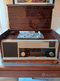Radio a valvole con giradischi