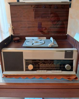 Radio a valvole con giradischi