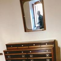 Mobile antico in legno con specchio 