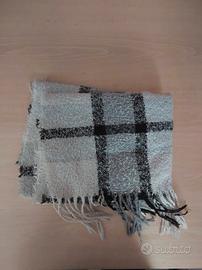 sciarpa a quadri grigi e neri