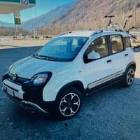 Fita Panda Cross Hybrid bianco del 2021