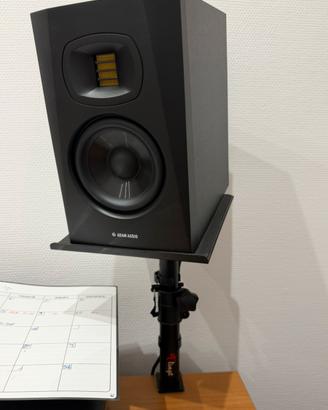 Adam audio t5v