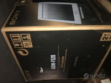 SONY GDM F 520 monitor display crt