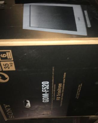 SONY GDM F 520 monitor display crt