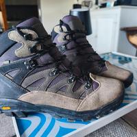 Scarponi trekking Outdoor con suola Vibram 