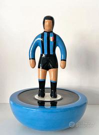 Scultura omino gigante subbuteo Inter