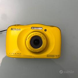 Macchina fotografica digitale subacquea Nikon