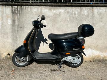 Vespa ET2 nera