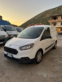 Ford transit courrier