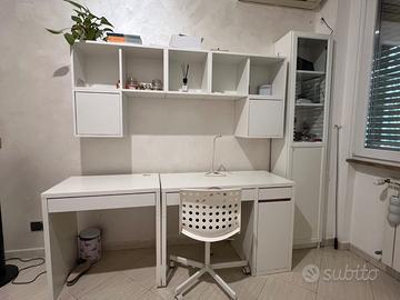 Scrivania IKEA con blocchi da paretr