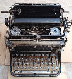 Macchina da scrivere vintage meccanica 