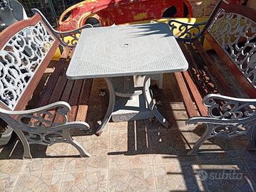 2 panchine con tavolino