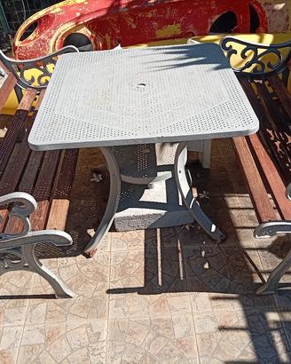 2 panchine con tavolino