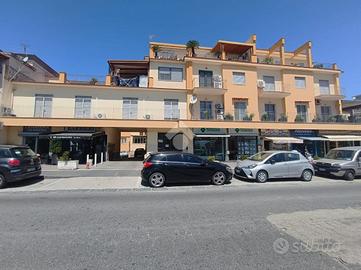 3 LOCALI A POZZUOLI