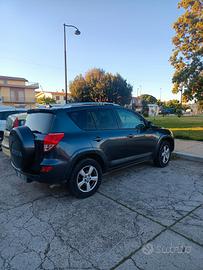 Toyota Rav4 Luxury 2.2   177cv