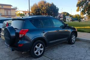 Toyota Rav4 Luxury 2.2   177cv