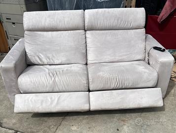 Divano relax con poggiapiedi estraibile