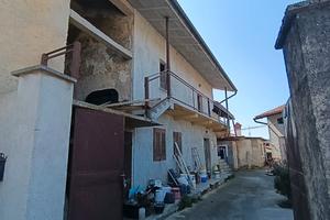 Ampia proprietà da personalizzare - Dutovlje