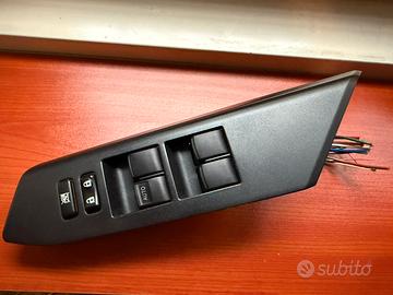 Pulsantiera alzavetri originale toyota rav 4 2018