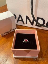 Anello cuore con pietra rossa