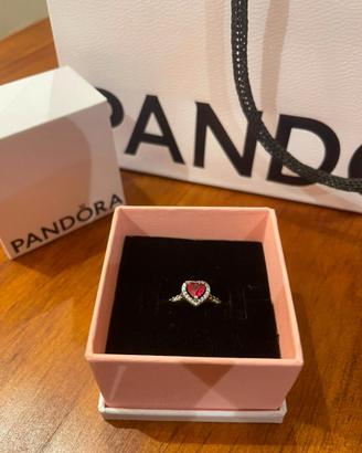 Anello cuore con pietra rossa