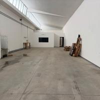 Porzione di magazzino garage box auto rimessa