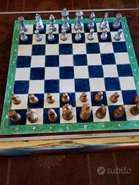 scacchiera con pezzi