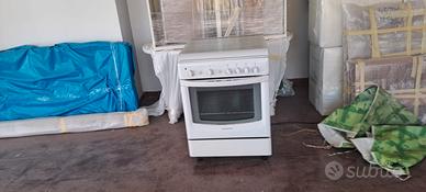 cucina con forno a gas, senza vano bombola. La la 