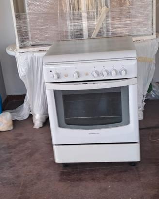 cucina con forno a gas, senza vano bombola. La la 