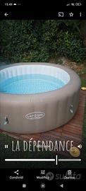 piscina idromassaggio per quattro persone