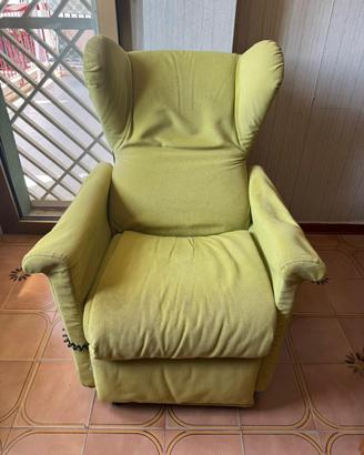 Divano angolare in pelle+poltrona elettronica