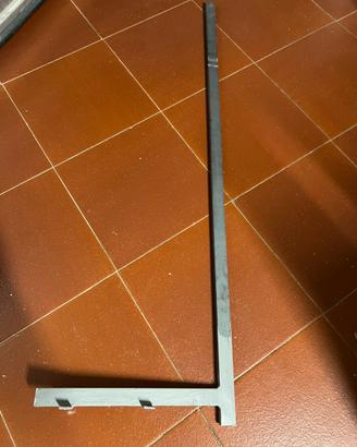 Piede in ferro per scale e ringhiere