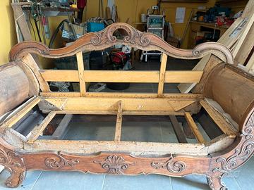 Struttura in legno di noce del 1800 divano