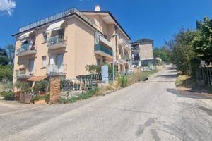 Appartamento di 90 m² con 3 locali e box auto a Vi