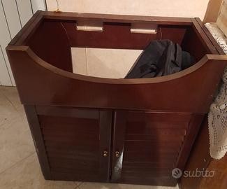 Mobiletto in legno per bagno di  qualità 