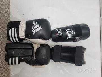 Guantoni + parastinchi kickboxing