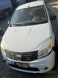 RICAMBI E MOTORE DACIA SANDERO
