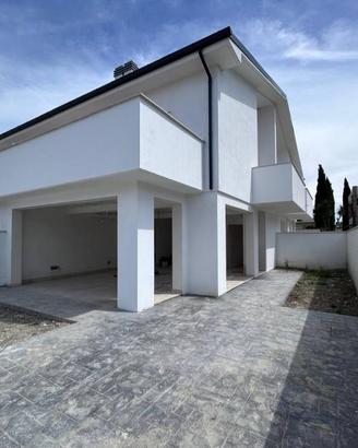 Villa di 150 m² con 4 locali a Roma