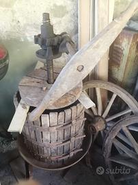 Antico torchio completo