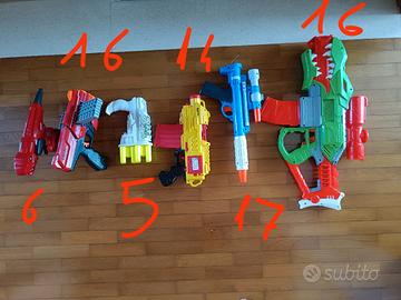 pistole giocattolo a dardi di gomma