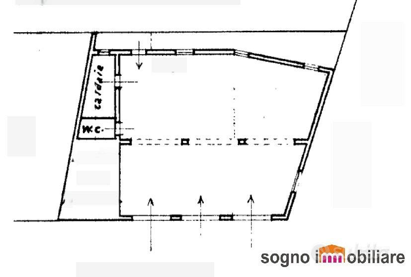 Ampio locale commerciale in posizione centrale - Vista 2