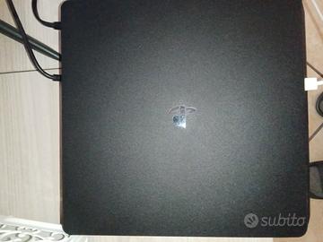 PlayStation 4 slim 