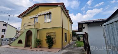 Casa divisa in due unità