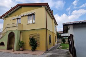 Casa divisa in due unità