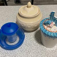 Teiera. Biscottiera. Porta cioccolatini.