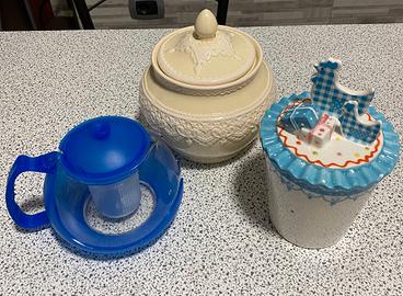 Teiera. Biscottiera. Porta cioccolatini.