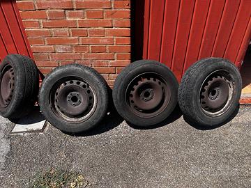 Cerchi Acciao 15" con gomme quattro stagioni