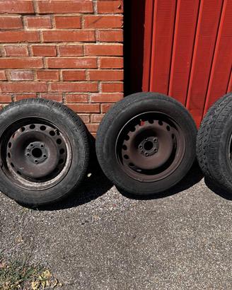 Cerchi Acciao 15" con gomme quattro stagioni