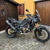 Honda Africa Twin CRF1000 DCT 2016 con valigie